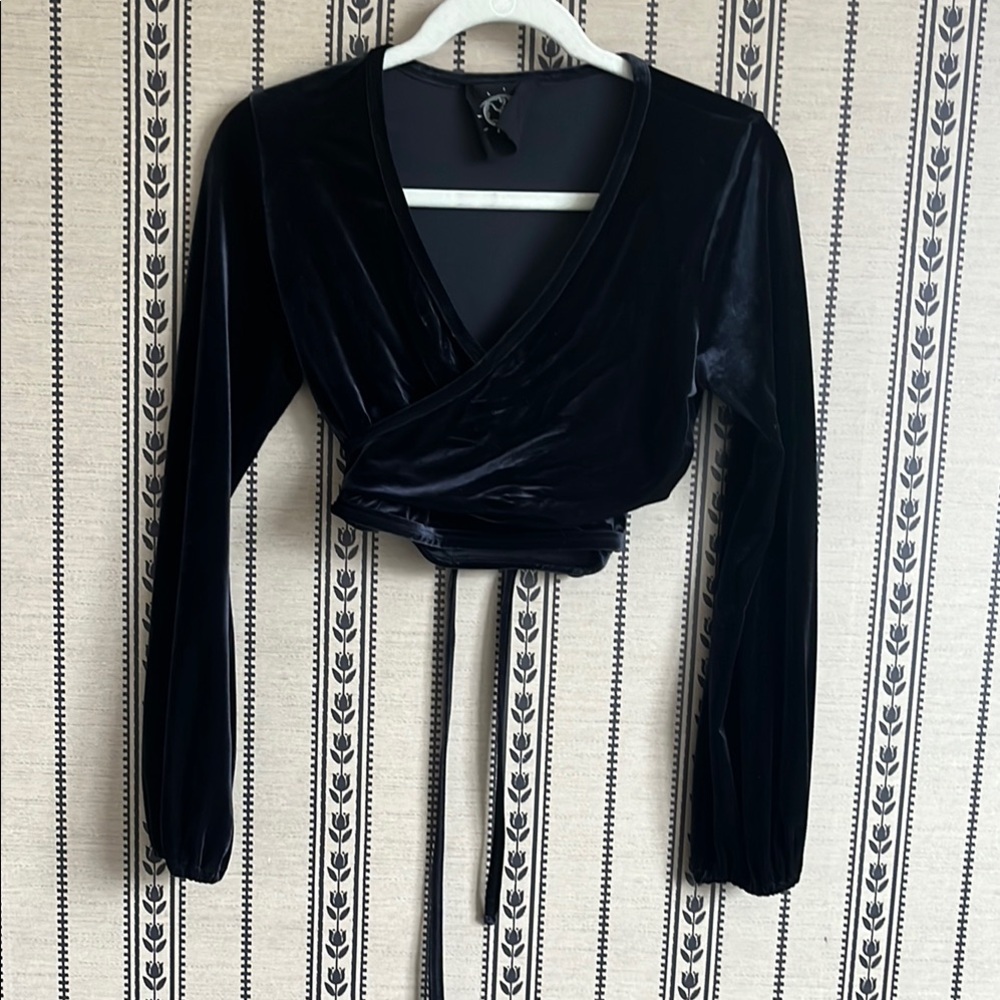 Black velvet cropped ballet wrap top, Blue Life Fit size M